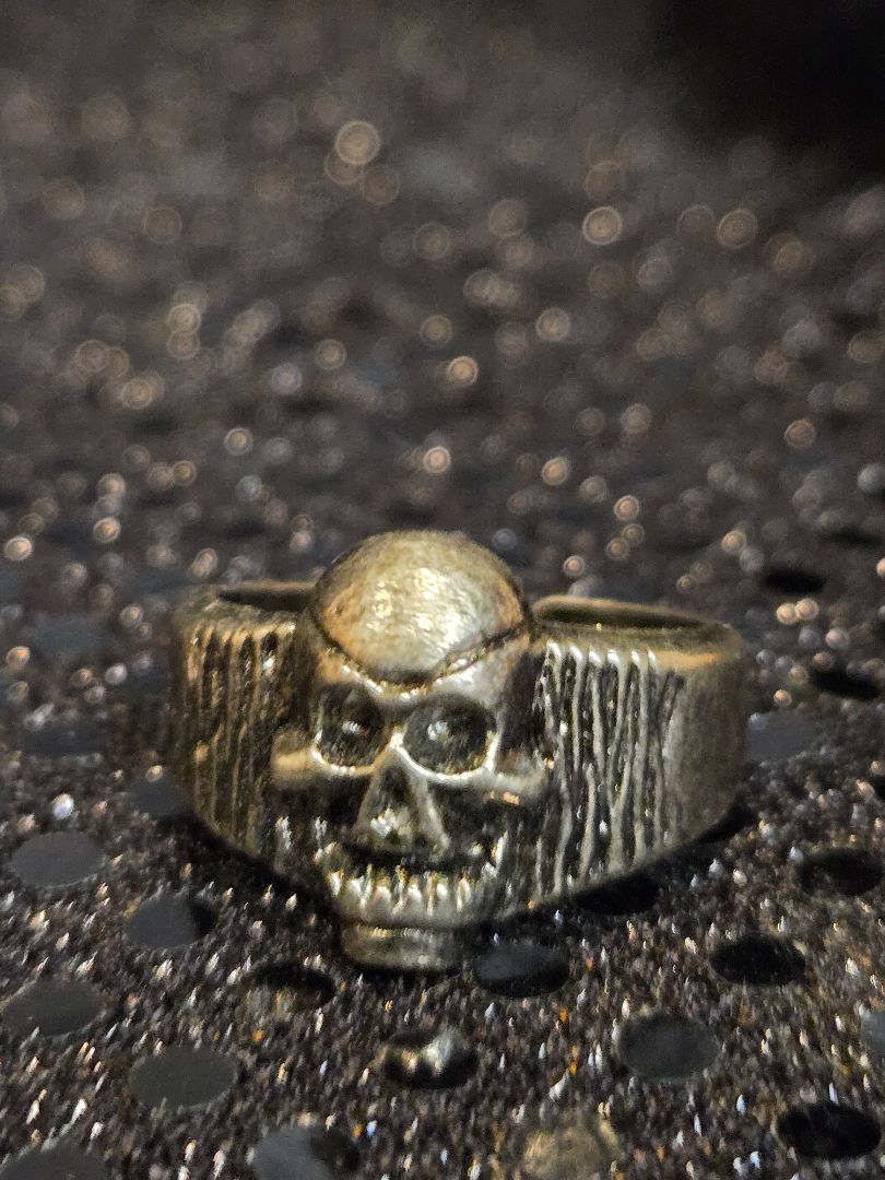 Wht bronze  Skull white bronze ring