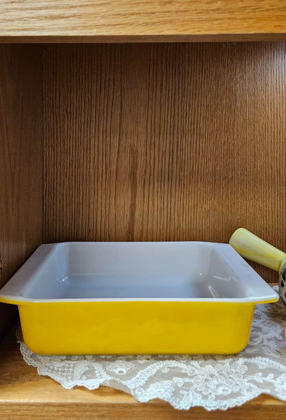 Vintage Pyrex brownie pan Yellow LR
