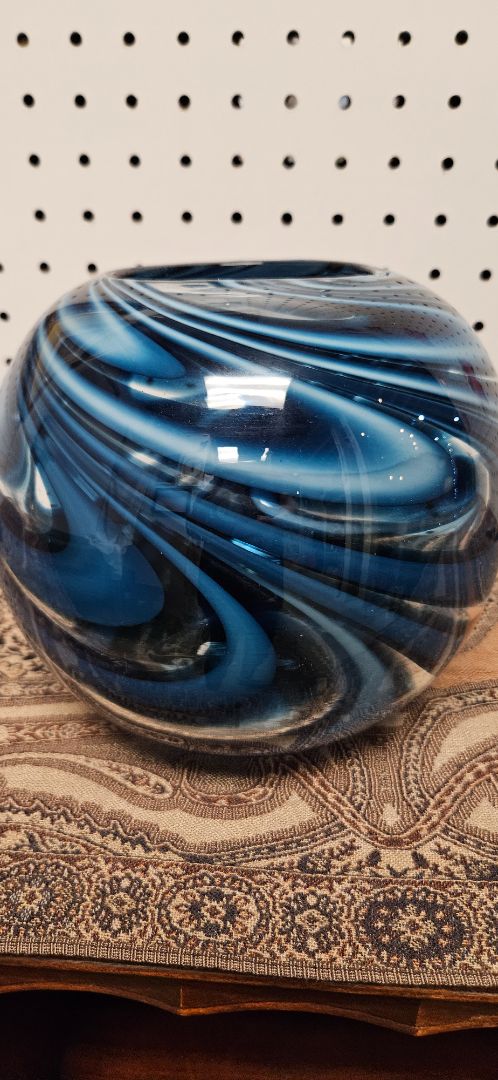 MISC Blue swirl fishbowl vase