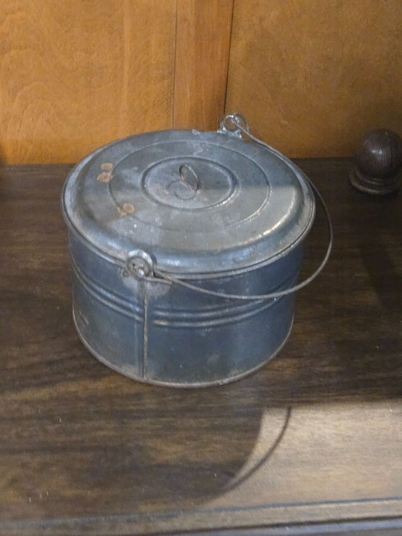 Lunch berry tin