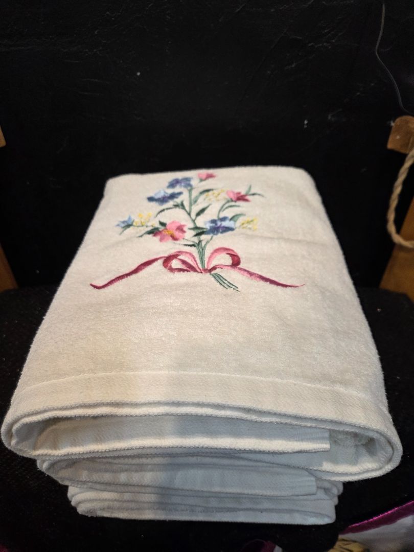 Embroidered Bath Towel set of 4