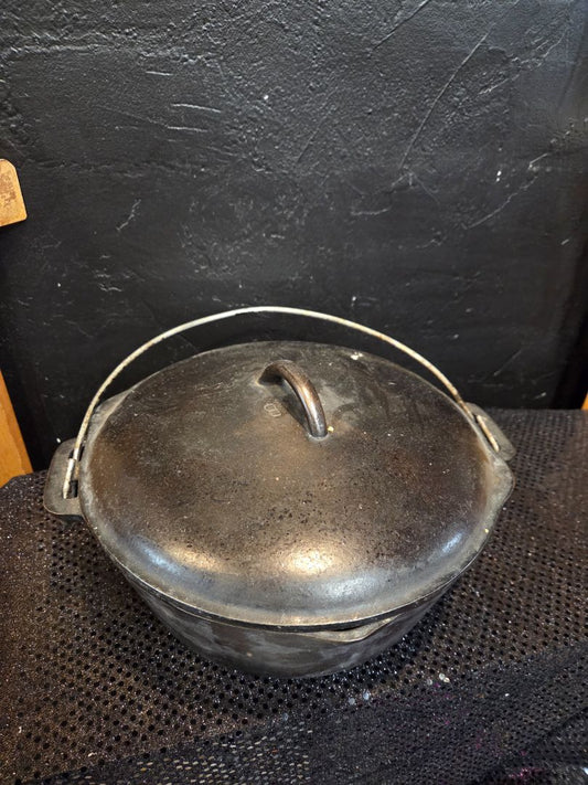 Vintage Cast Iron Dutch Oven no name