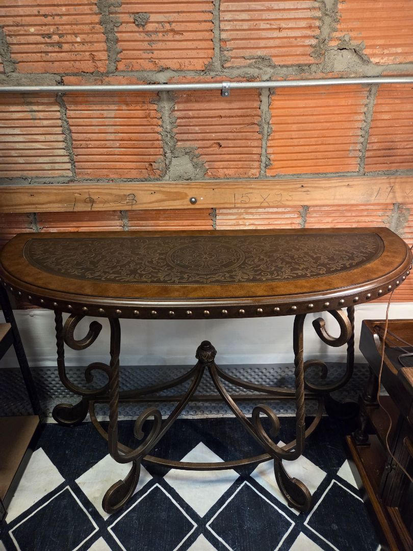 Ashley Furniture Signature Design Rafferty Sofa Table