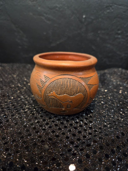 Mitchell Blackhorse Vintage Signed Etched Dineh Bear Vase