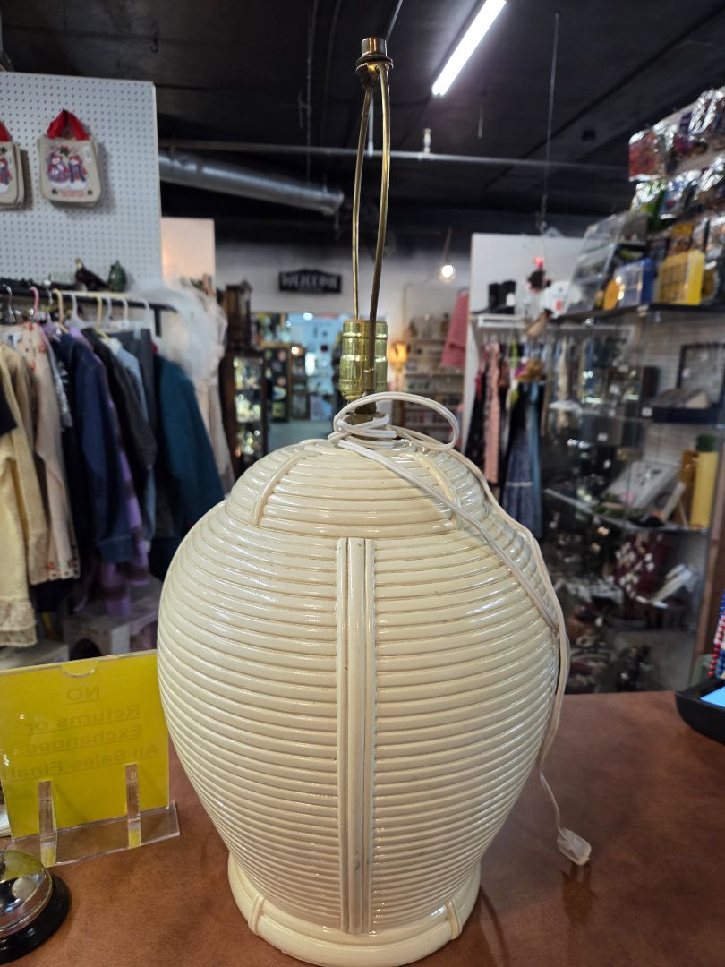 Vintage 1970's Cream Lacquered Pencil Reed bamboo Table Lamp