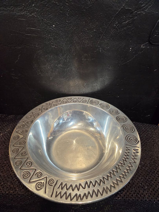 Vintage Wilton Armetale Pewter Serving Bowl