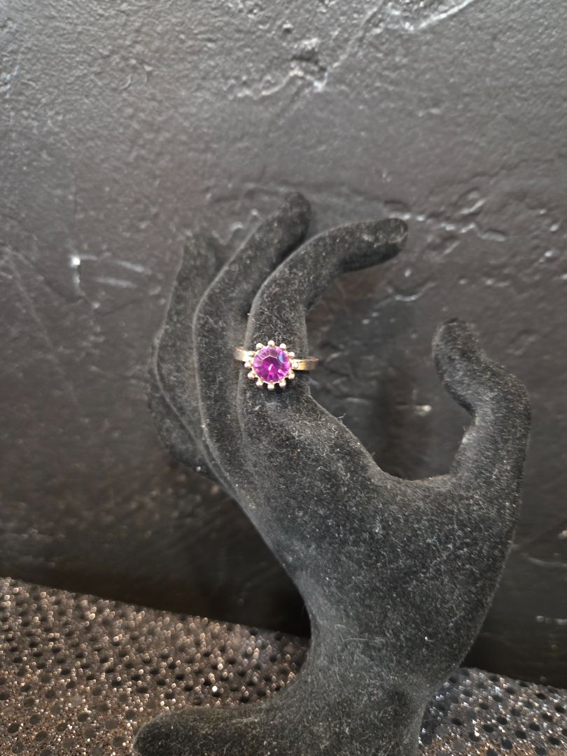 Vintage purple stone ring sz 6.5