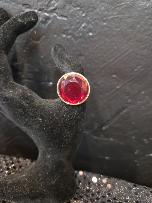 Red Bezel Cut Gold toned ring sz 7