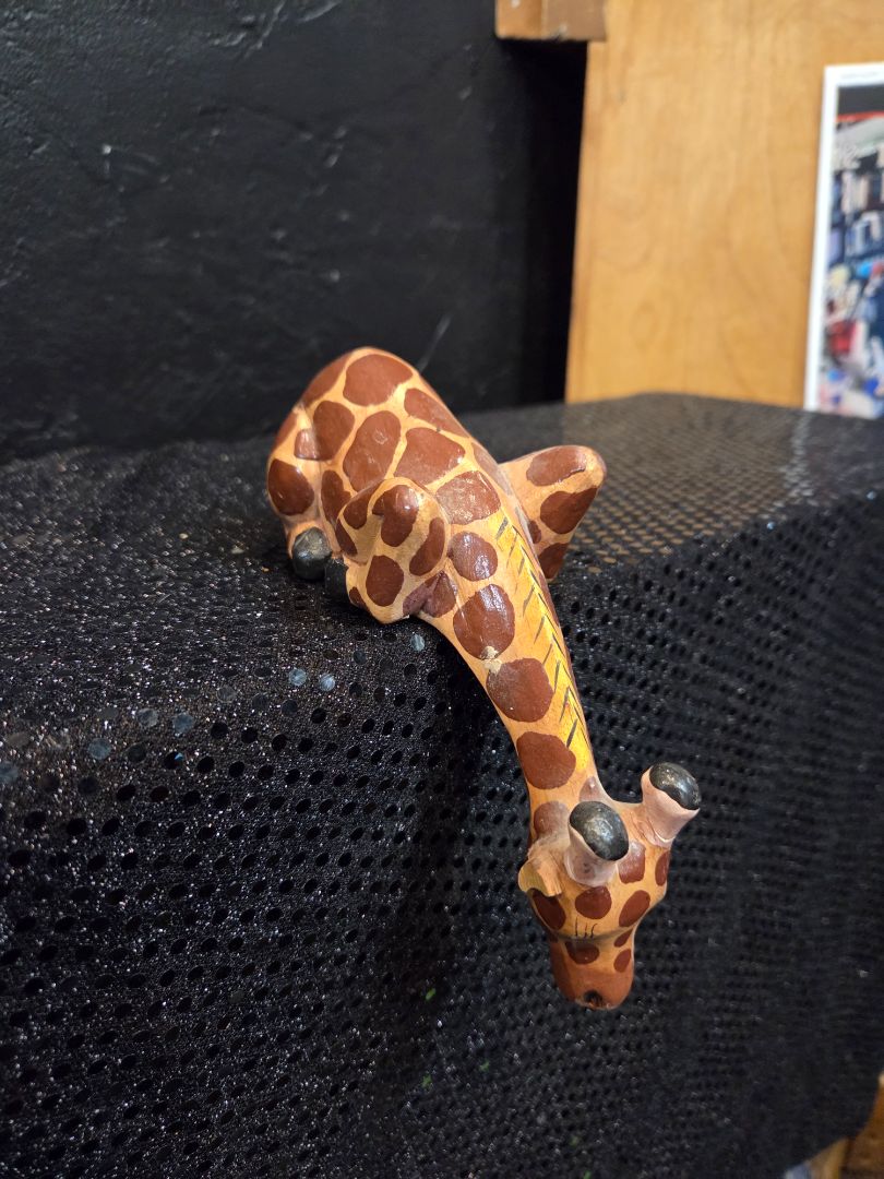 Cartoon Shelf Giraffe