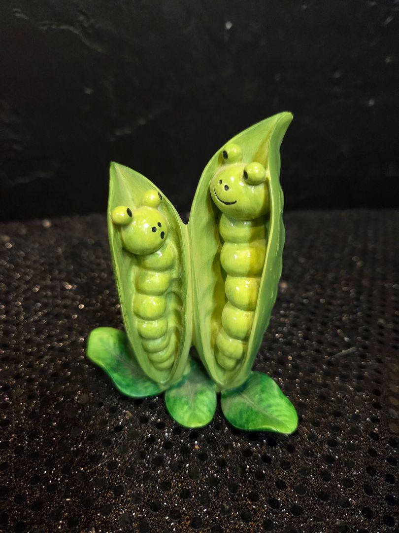 Enesco Hoe Grown Pea Pod Caterpillar