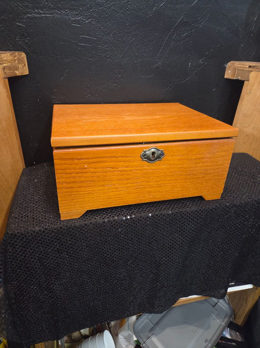 Wooden Jewelry Box w/Mirror and felt lined 13x10x6