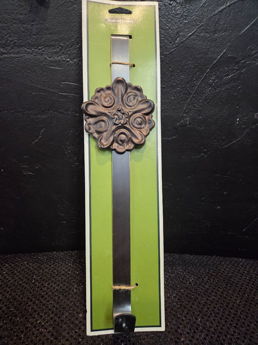 Flower Design Over the Door Wreath Hanger