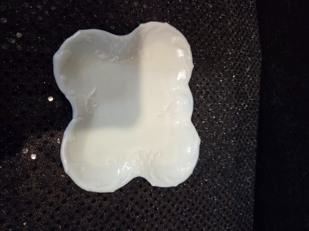 Indian Glass Colony Harvest Grape White milk Glass