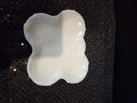 Indian Glass Colony Harvest Grape White milk Glass