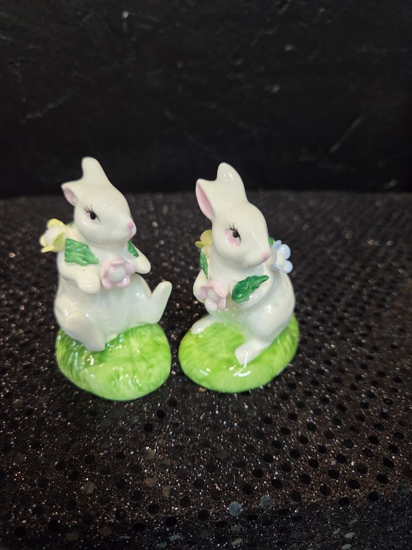 Vintage Porcelain Bunnies set of 2