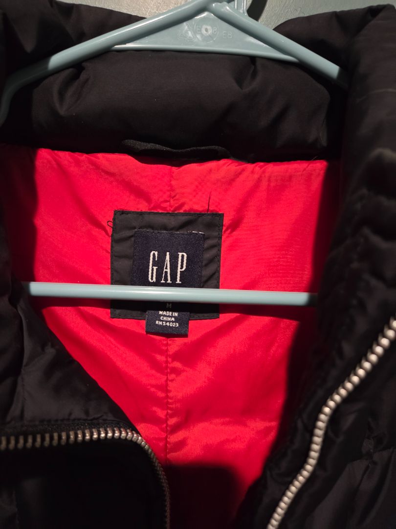 Gap Puffer Jacket  Black/Red (sz M)