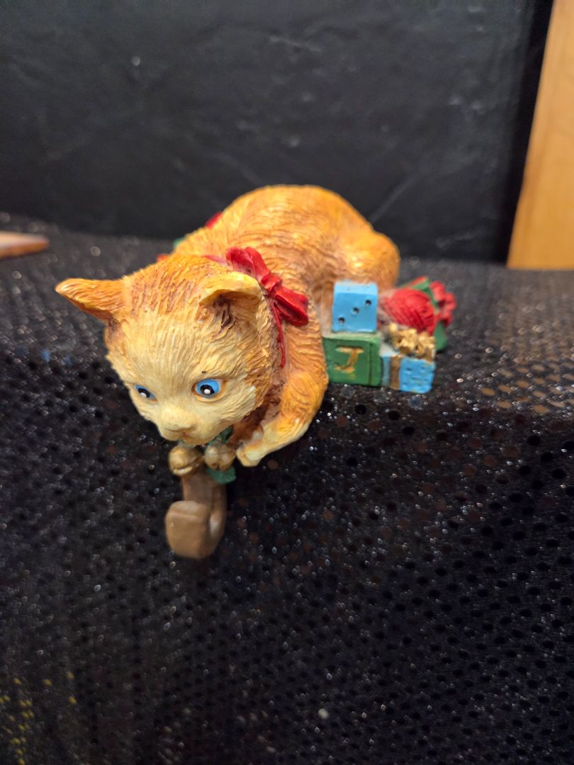 Kitten and Presents Stocking holder