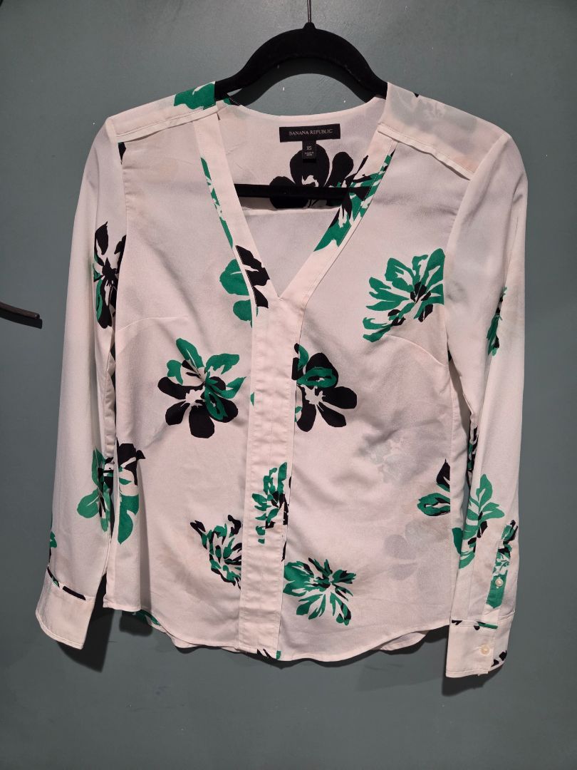 Banana Republic Long Sleeve Green Floral Blouse