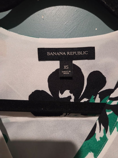 Banana Republic Long Sleeve Green Floral Blouse