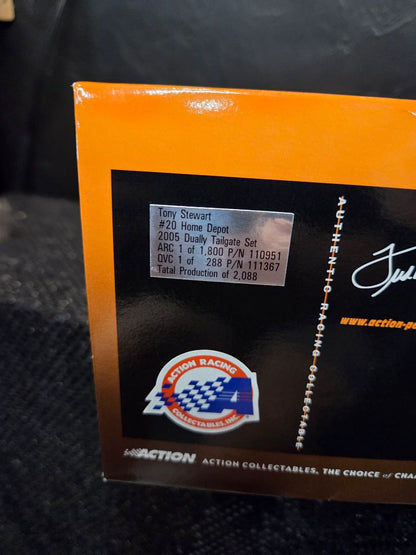 Tony Stewart #20 Home Depot 2005 Dually Tailgate Set