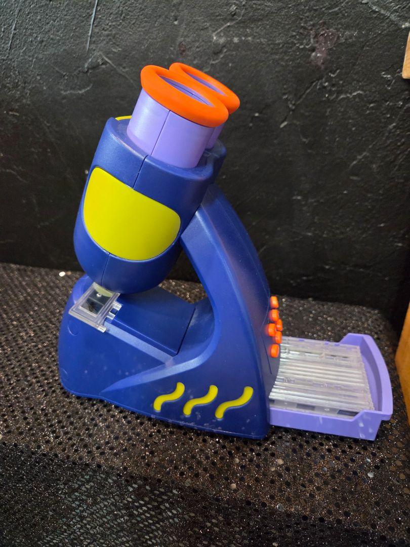 Educational Insights GeoSafari Jr. Talking microscope Featuring Bindi Irwin
