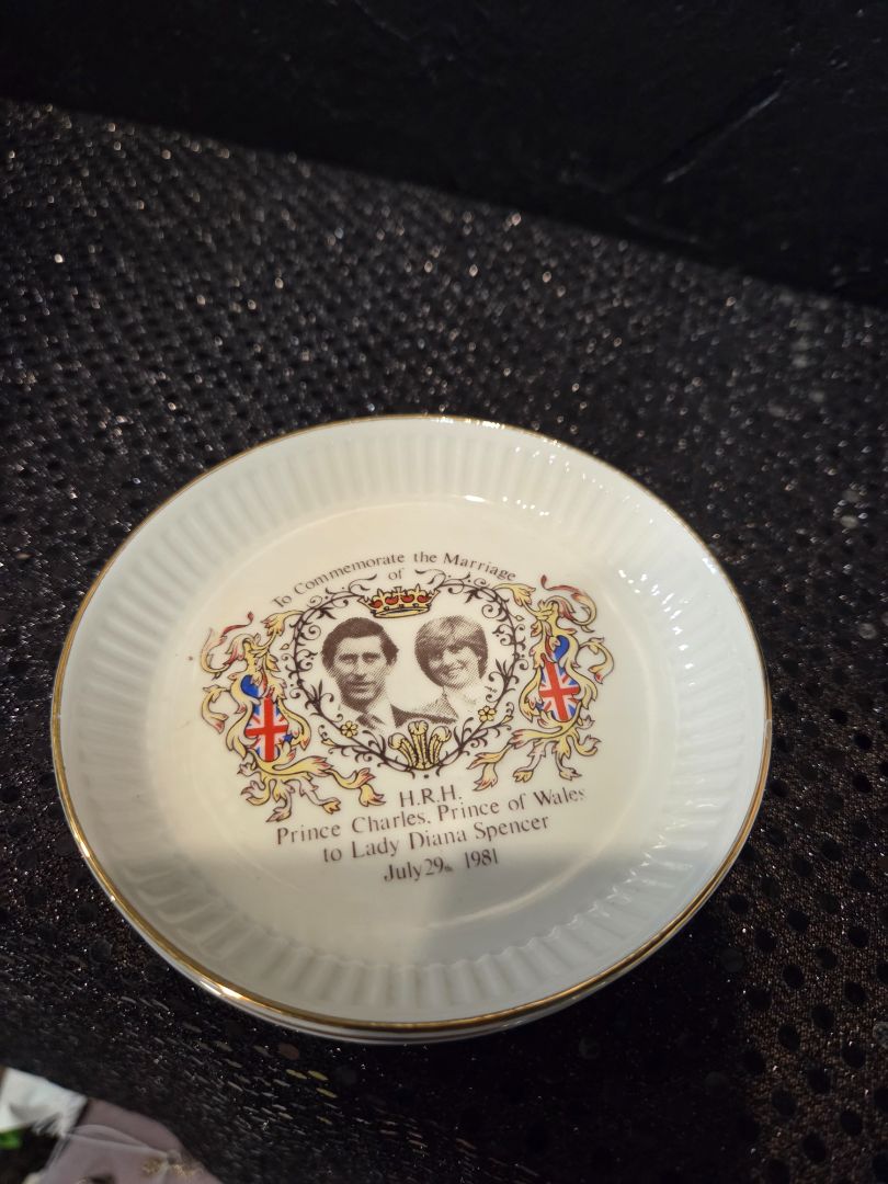China Dish to Commemorate the Marriage of Prince Charles to Princess Diana 1981