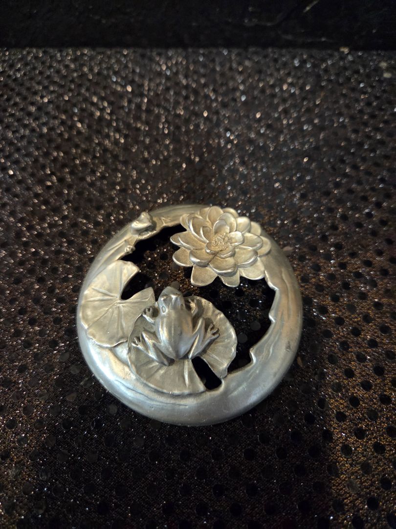 Vintage Seagull Jar Cover Frog in Pond