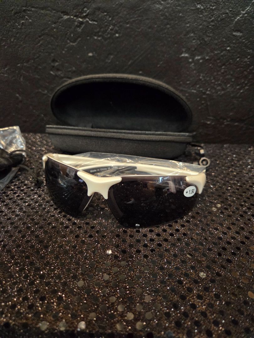 White Framed Reading Sunglasses +1.50 with case