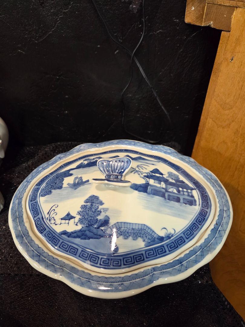 Vintage Chinese White & Blue Canton Porcelain Butterfly Lid