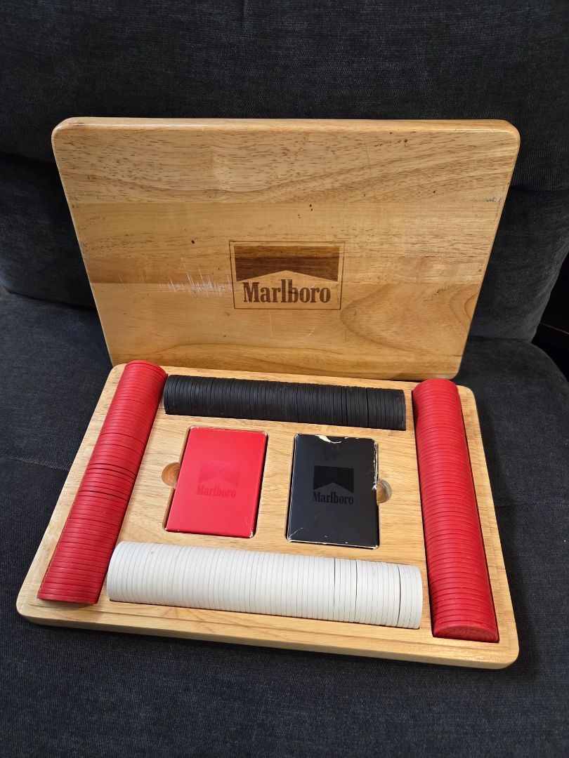 Vintage Marlboro Wooden Poker Set