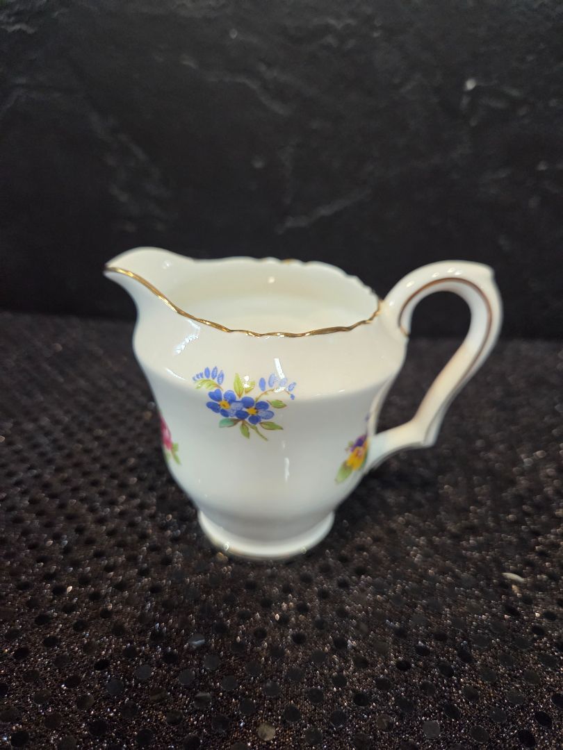 Royal Victoria Creamer