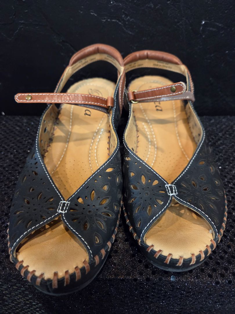 Biza Ivy Black Wedge Sandal (sz 38)