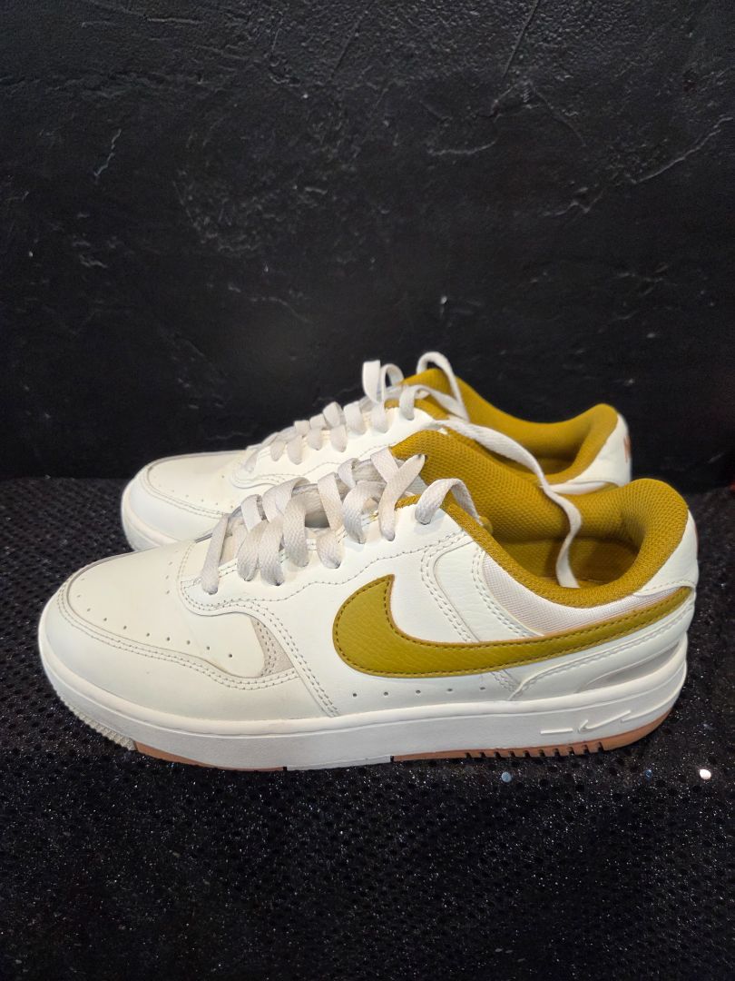 Nike Women's Gamma Force (sz 8 1/2)