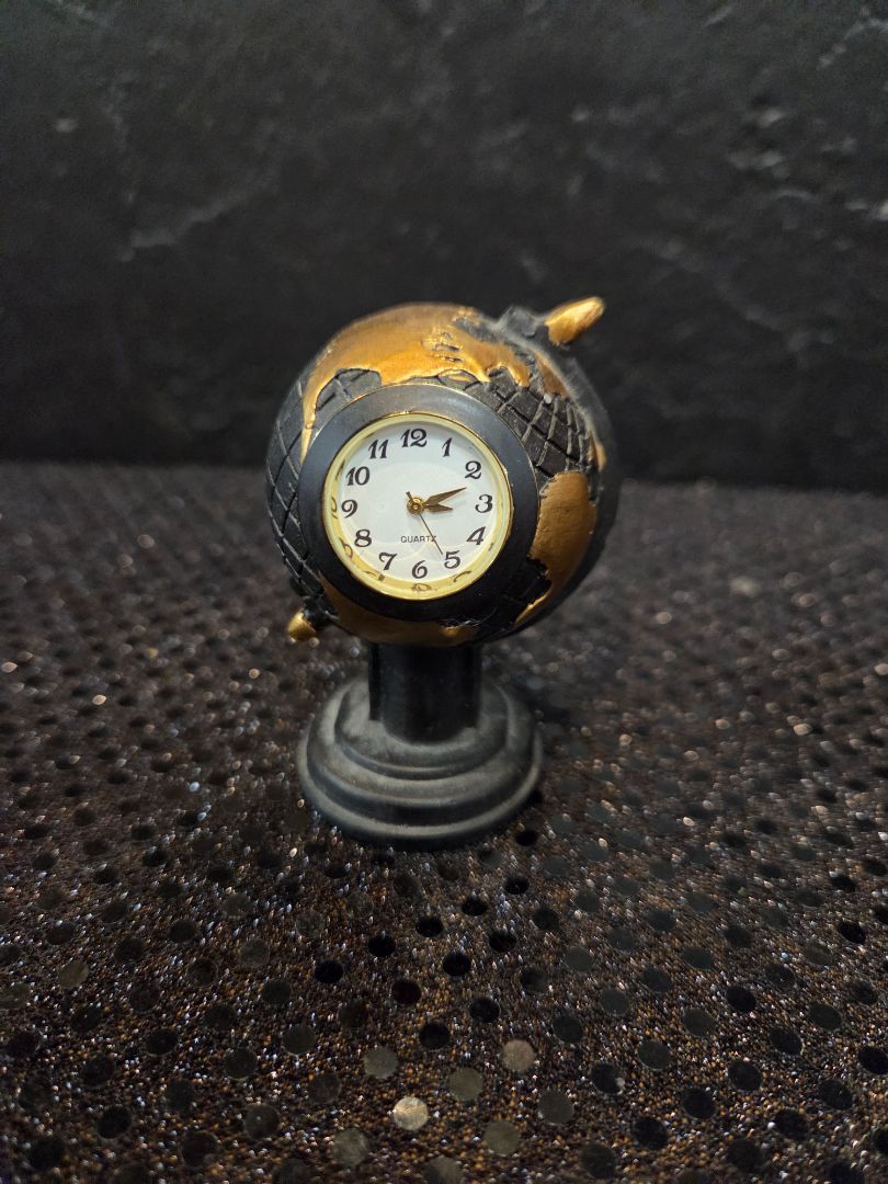 Retro Miniature Resin World Globe Figurine with quartz clock