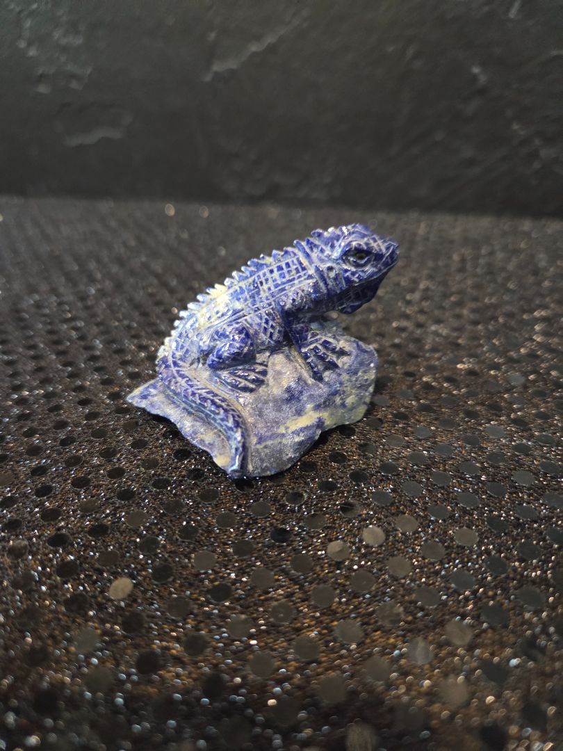 2R614 Zuni Lapis Lazuli Hand Carved Lizard
