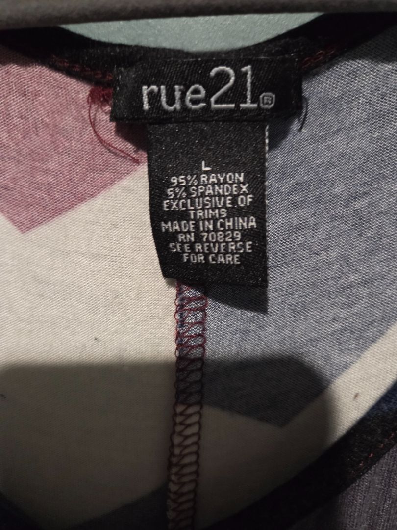 RU21 Chevron Scoop Neck Size L