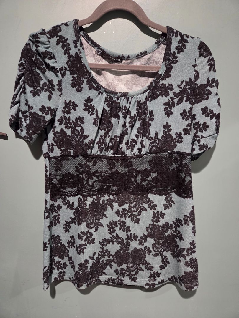 Maurices Top Green/Black applique Medium