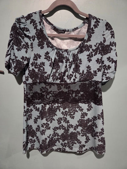 Maurices Top Green/Black applique Medium
