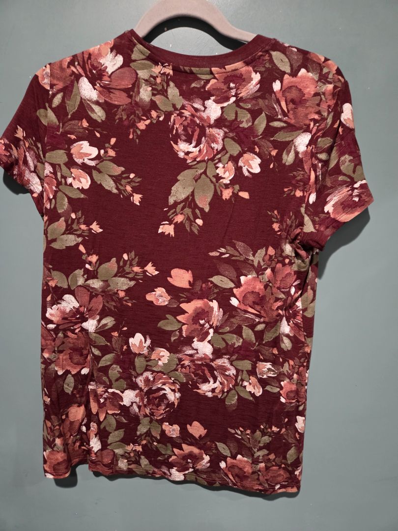 24/7 Maurices Burgundy/Green Leaves Medium