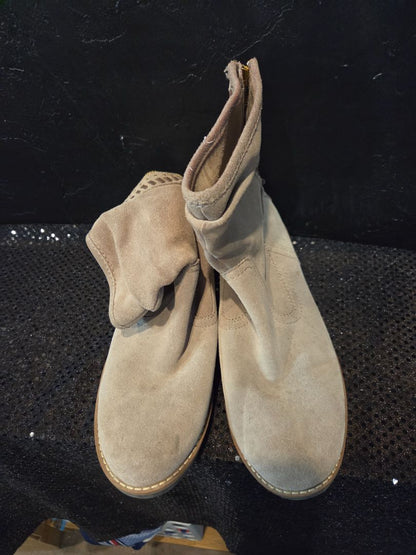 Lucca Lane Suede Carol Sue 8M