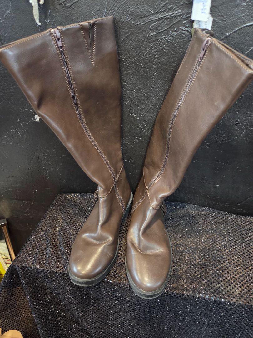 Brown Boots 8W