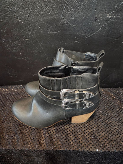Louika Black Ankle Boot sz 8