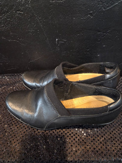 Clarks Black Shoes 7 1/2
