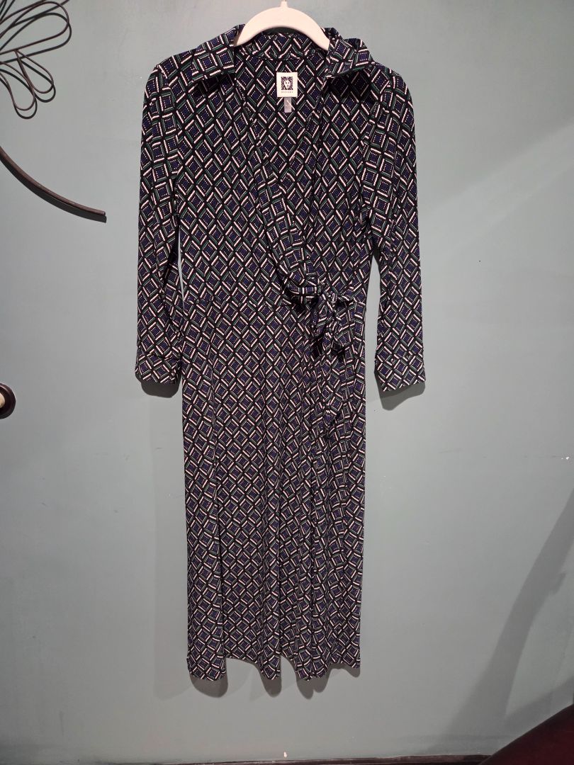 Anne Klein Long sleeve Diamond design Dress size 2