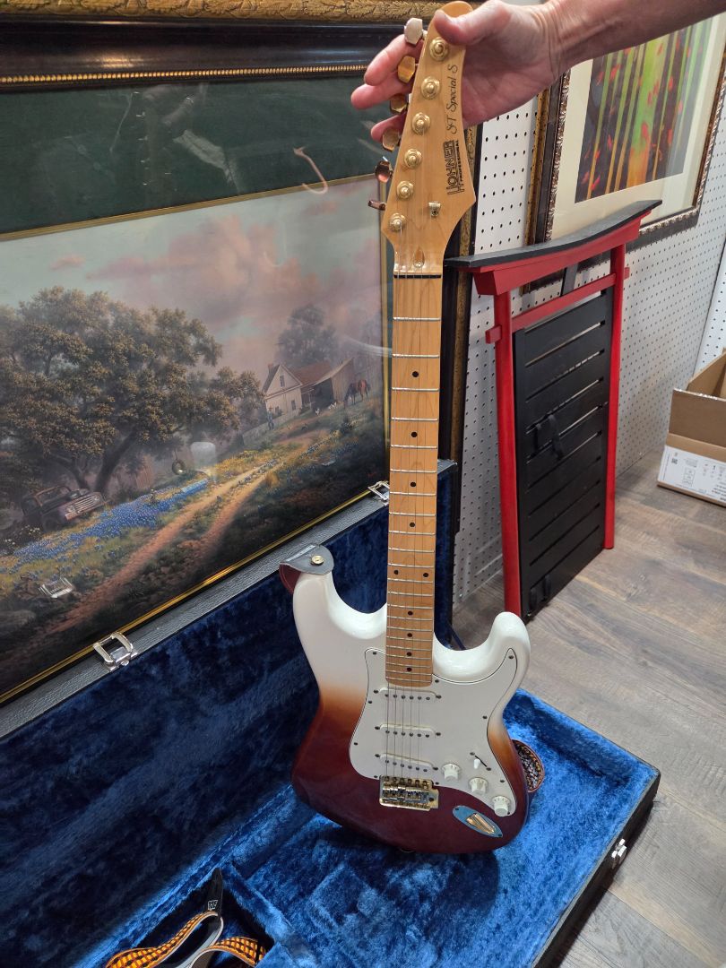 1986 Hohner Professional South Korea 8617826 Case and Access