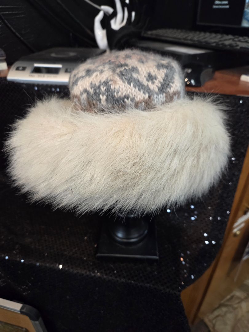 Vintage Aris Hat Womens One Size Faux Fur Crown Cuff Acrylic Knit Beanie