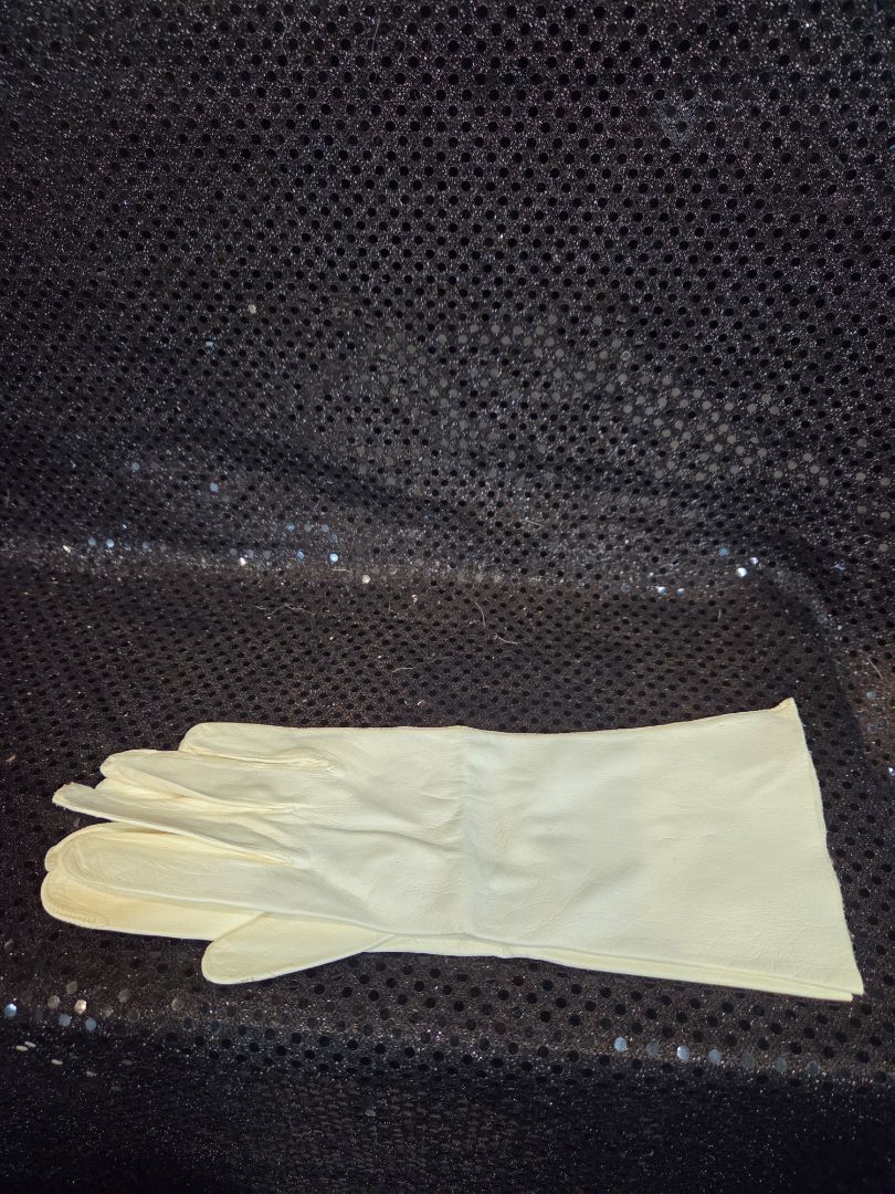 Vintage Italian Leather Ivory Gloves (7)
