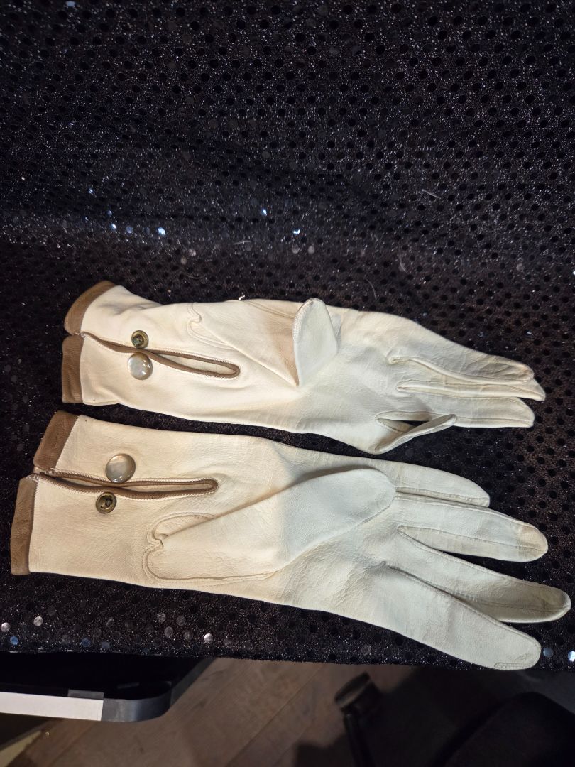 Vintage Leather Gloves with Embroidery