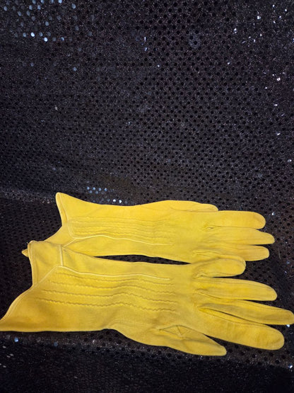 Vintage Saks fifth avenue Yellow wrist length gloves with pintuck stitch