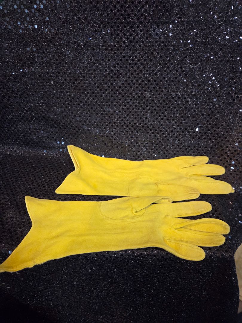 Vintage Saks fifth avenue Yellow wrist length gloves with pintuck stitch
